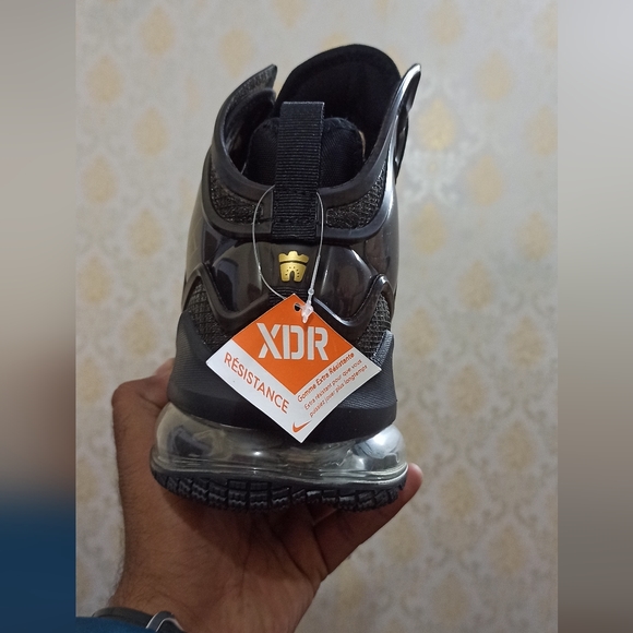 Nike Lebron Xix - Picture 3 of 15